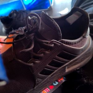 Adidas black size 7 and 1/2 women's